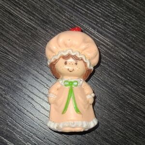 Vintage 1981 Strawberry Shortcake Nightgown Figurine – American Greetings PVC